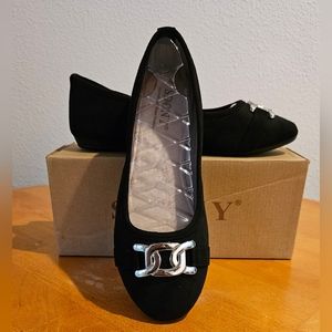 NEW IN BOX - SDONY - Cute Black Faux Suede Ballet Flats - Size 9
